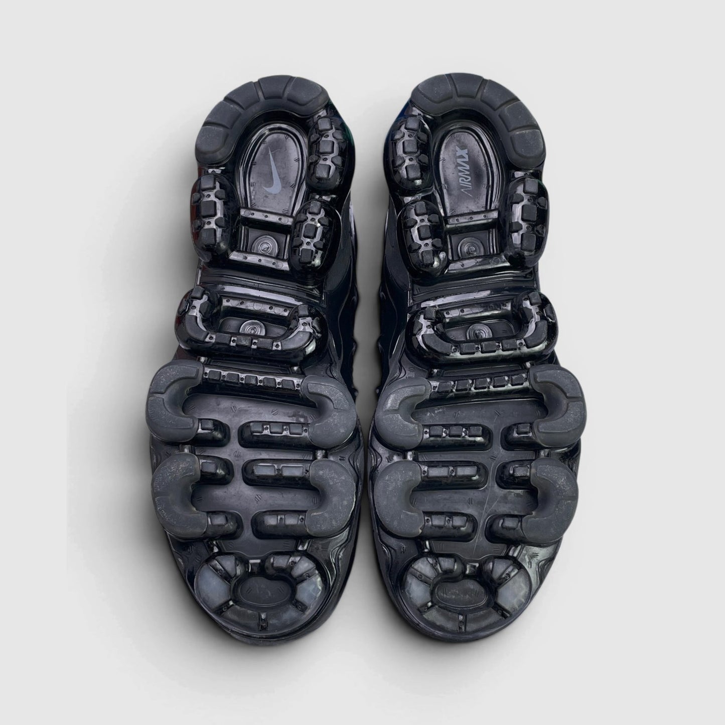 Nike Air VaporMax Plus Triple Black — buty sportowe męskie w bardzo dobrym stanie rozmiar 45.5, podeszwa