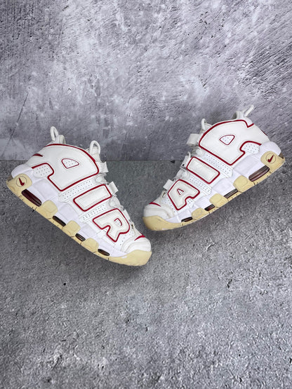 Nike Air More Uptempo 96 Varsity Red - buty sportowe, widok z góry na zewnętrzną stronę butów