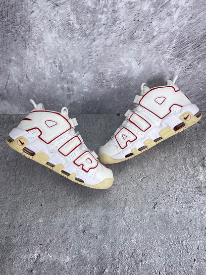 Nike Air More Uptempo 96 Varsity Red - buty sportowe, zewnętrzny panel prawego buta