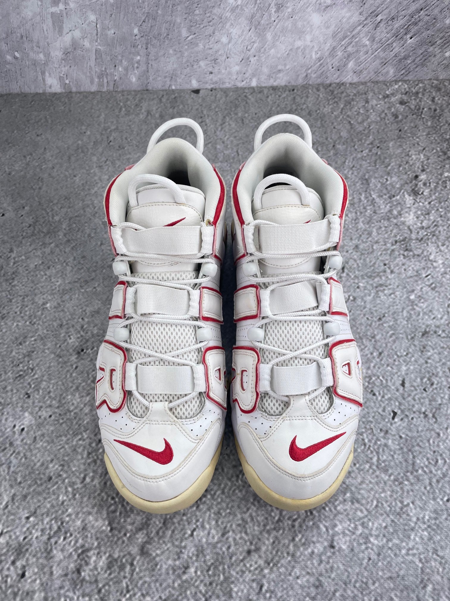 Nike Air More Uptempo 96 Varsity Red - buty sportowe, widok z góry