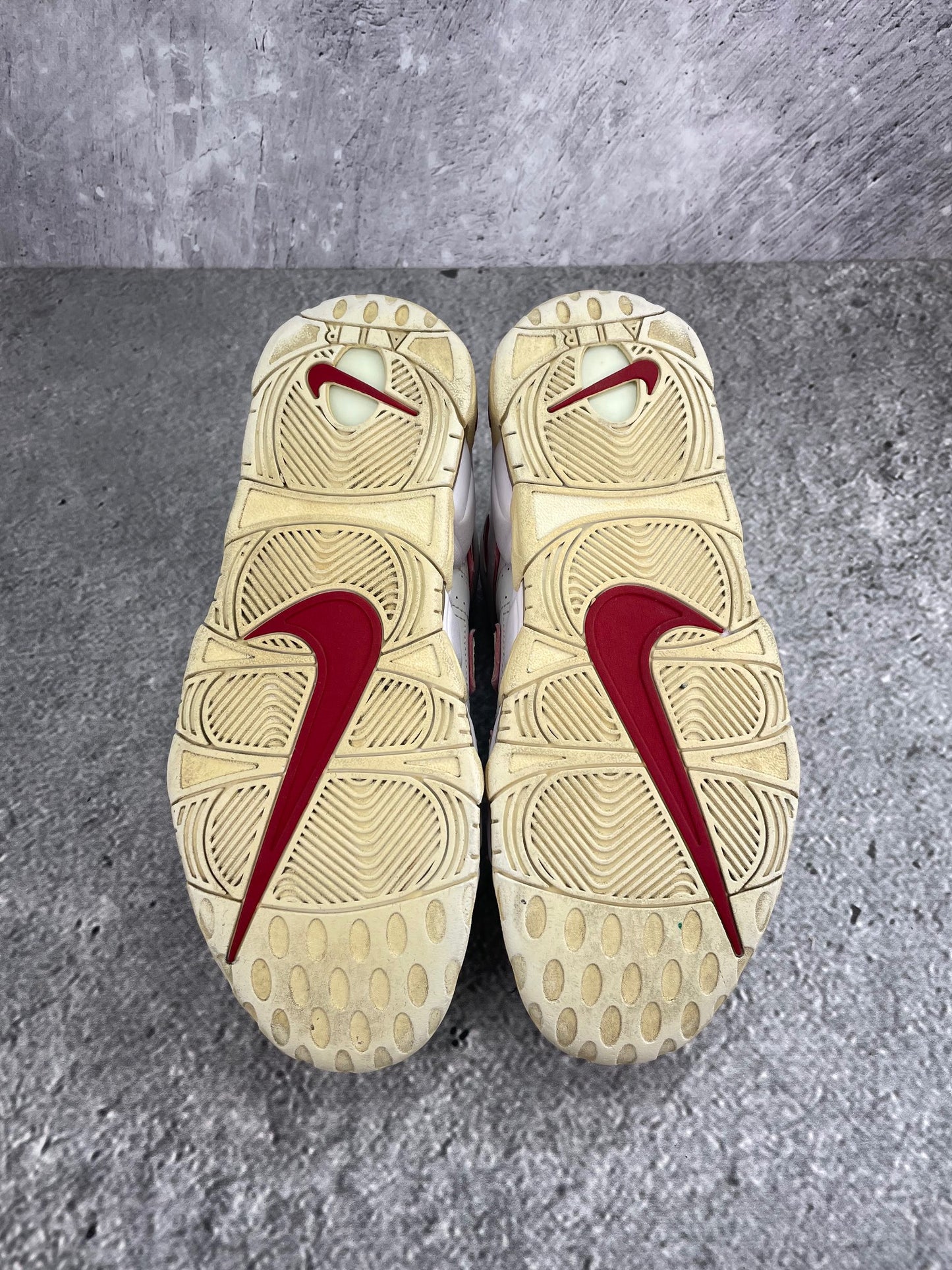 Nike Air More Uptempo 96 Varsity Red - buty sportowe, podeszwa