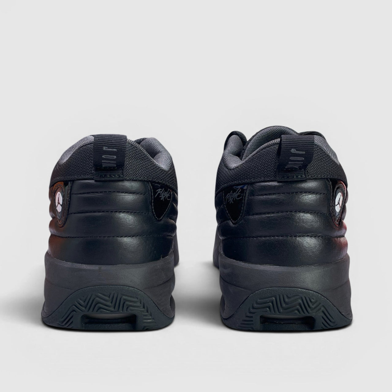 Jordan Max Aura 6 Black Anthracite — buty sportowe męskie w bardzo dobrym stanie rozmiar 46, widok z tyłu