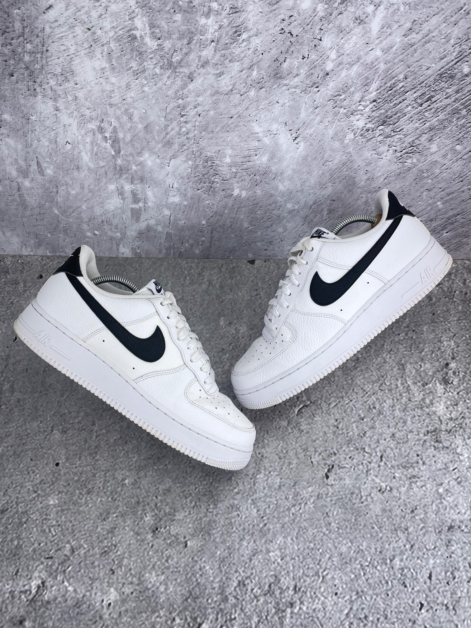 Nike Air Force 1 Low White/Black - buty sportowe, widok z góry na zewnętrzną stronę butów