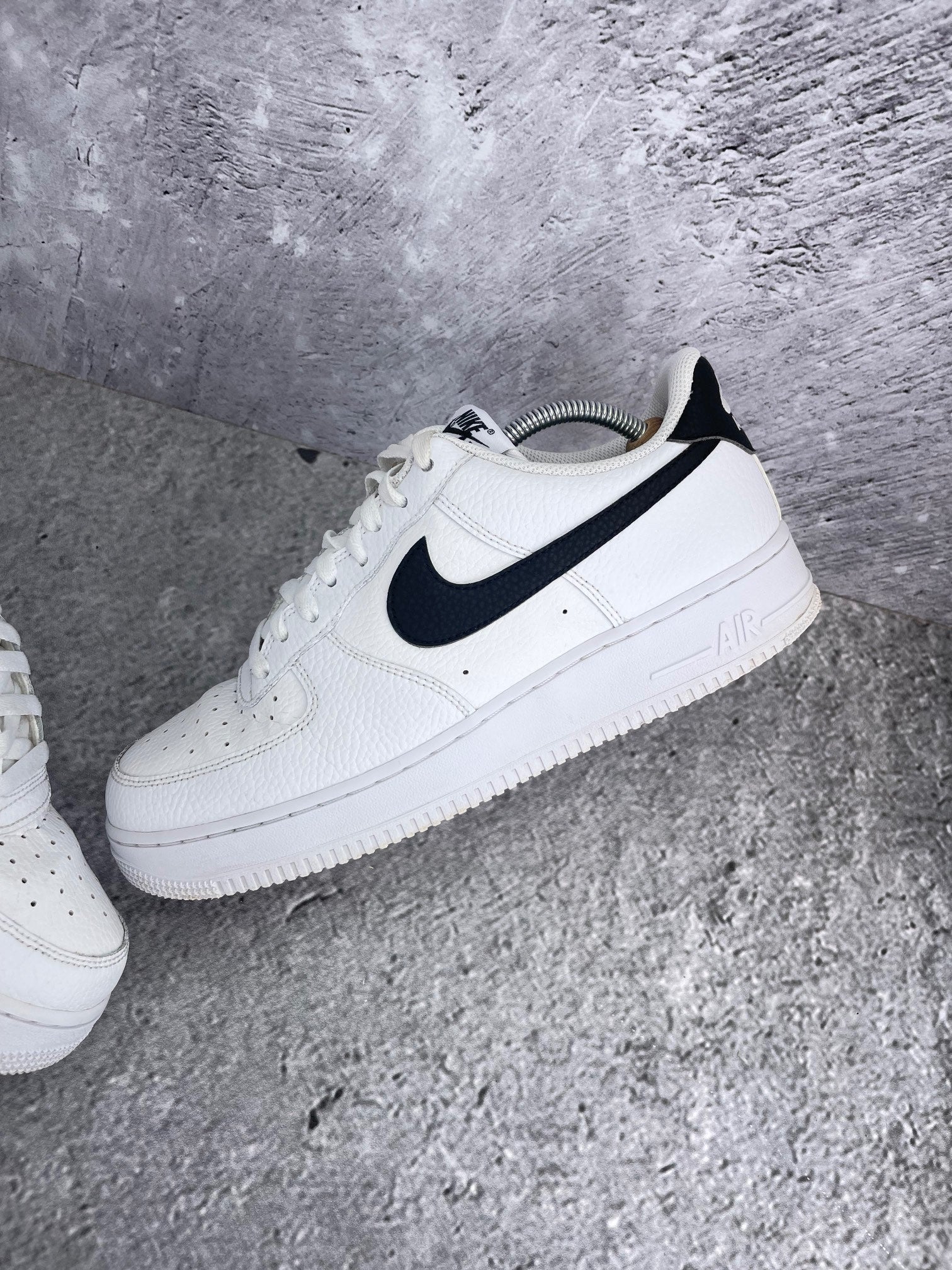 Nike Air Force 1 Low White/Black - buty sportowe, widok z góry na wewnętrzną stronę butów