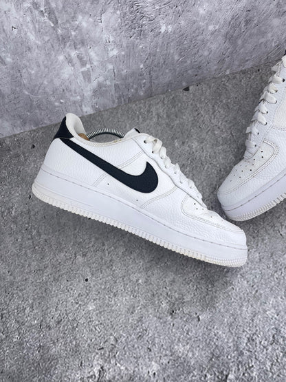 Nike Air Force 1 Low White/Black - buty sportowe, wewnętrzny panel lewego buta