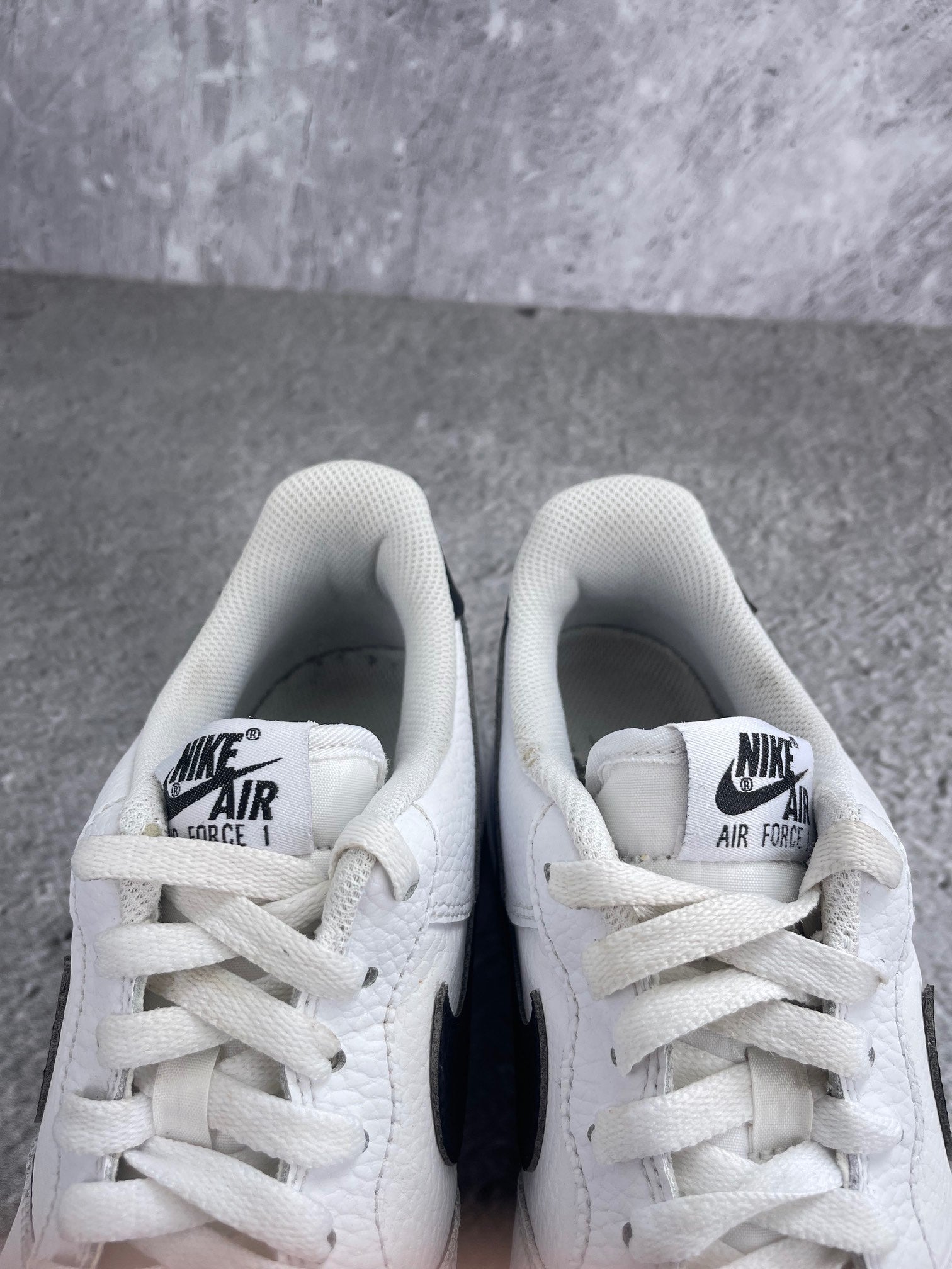 Nike Air Force 1 Low White/Black - buty sportowe, zapiętki butów