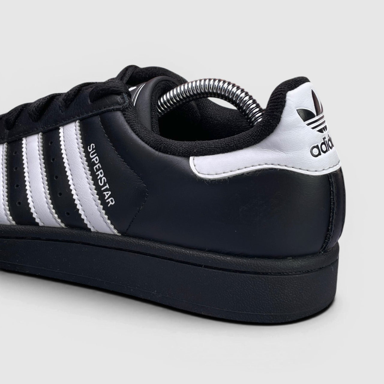 Adidas Superstar II — buty sportowe damskie w bardzo dobrym stanie rozmiar 38 2/3, zapiętek