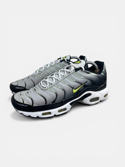 Nike Air Max Plus Bright Cactus - buty sportowe, widok z boku