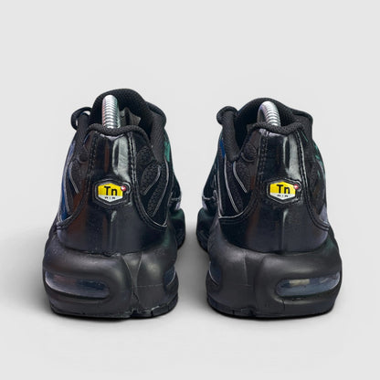 Nike Air Max Plus Triple Black — buty sportowe damskie w bardzo dobrym stanie rozmiar 40, widok z tyłu