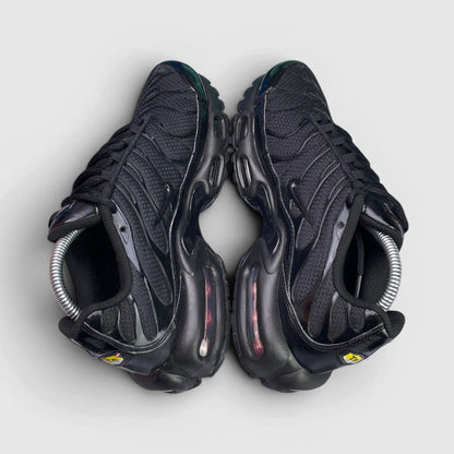 Nike Air Max Plus Triple Black — buty sportowe damskie w bardzo dobrym stanie rozmiar 40, widok z góry