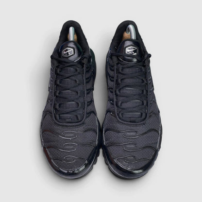 Nike Air Max Plus Triple Black — buty sportowe damskie w bardzo dobrym stanie rozmiar 40, widok z góry