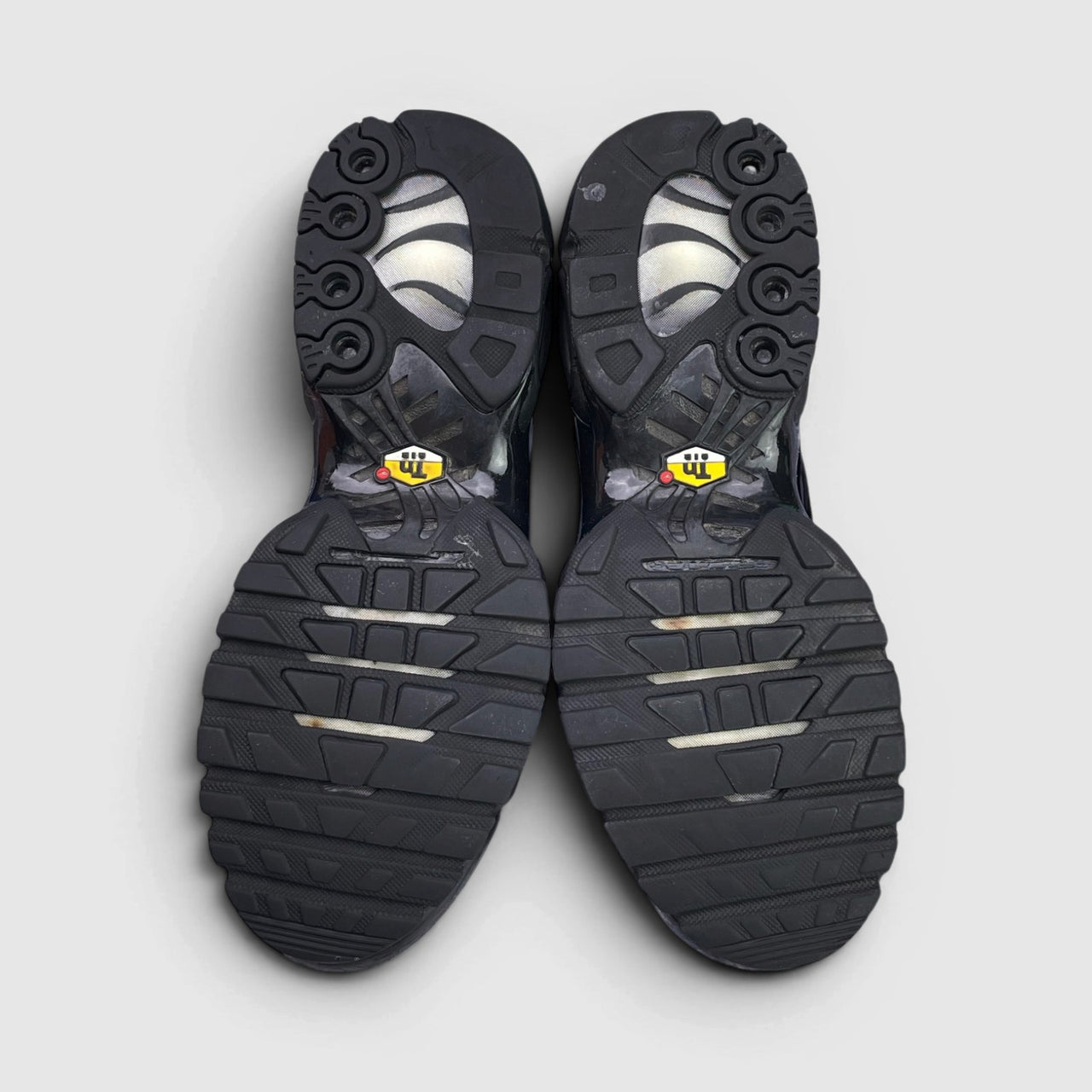Nike Air Max Plus Triple Black — buty sportowe damskie w bardzo dobrym stanie rozmiar 40, podeszwa