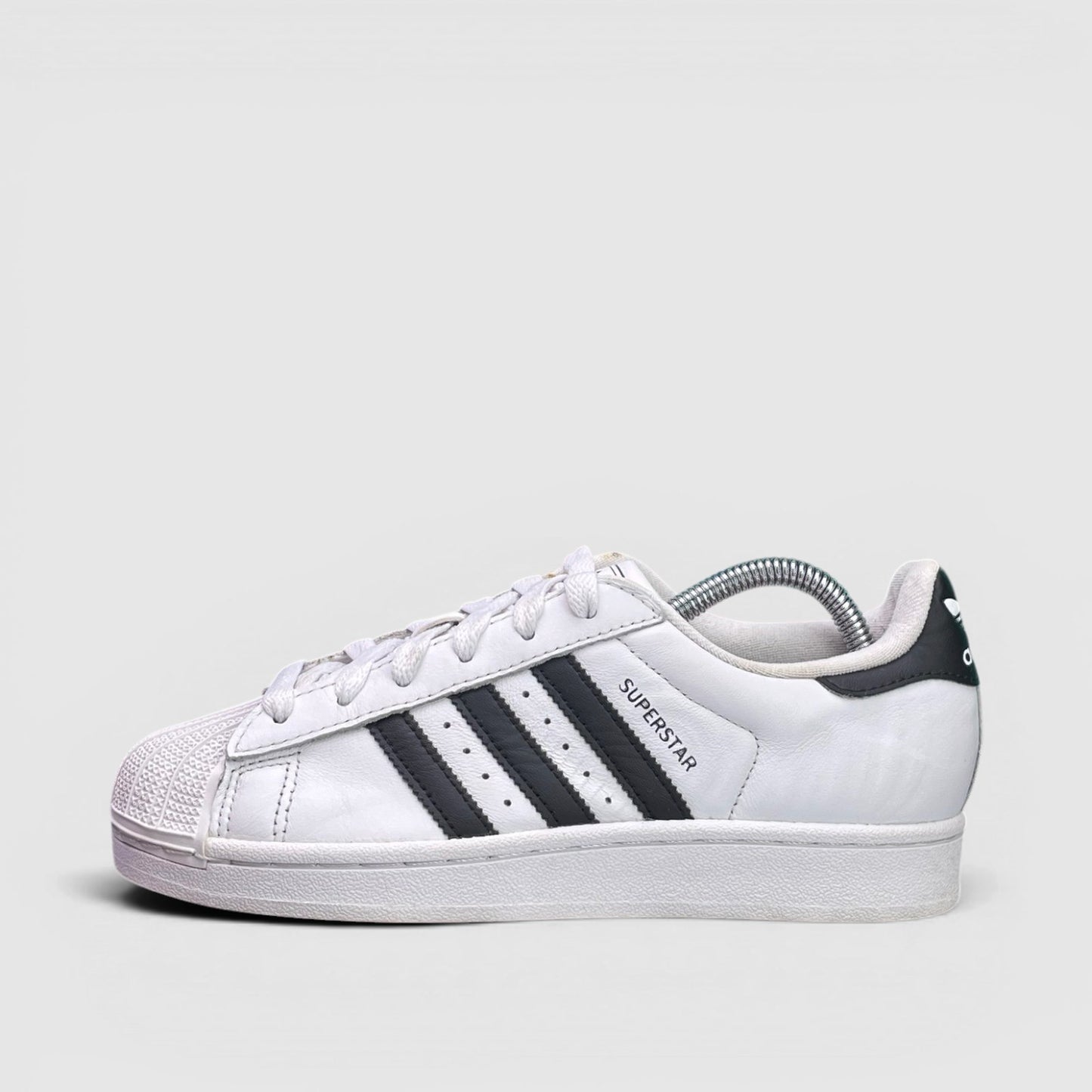 Adidas Superstar II — buty sportowe damskie w bardzo dobrym stanie rozmiar 37 1/3, boczny profil, lewa strona