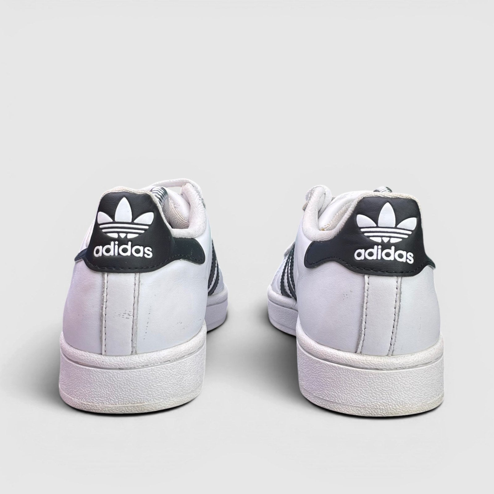Adidas Superstar II — buty sportowe damskie w bardzo dobrym stanie rozmiar 37 1/3, widok z tyłu