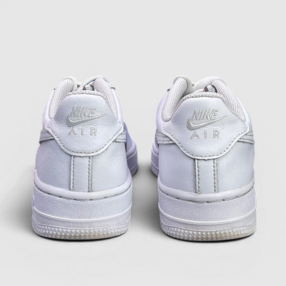 Nike Air Force 1 Low Triple White — buty sportowe damskie w bardzo dobrym stanie rozmiar 38, widok z tyłu