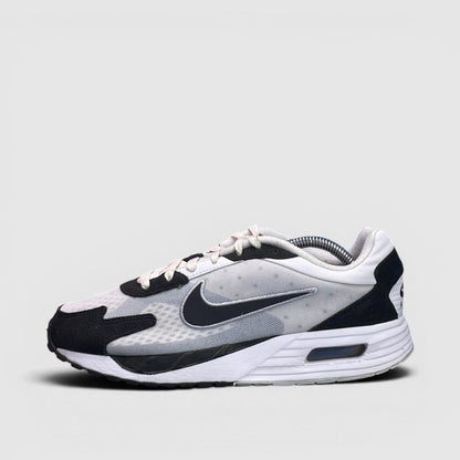 Nike Air Max Solo Panda — buty sportowe damskie w bardzo dobrym stanie rozmiar 40, boczny profil, lewa strona
