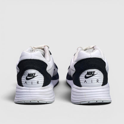 Nike Air Max Solo Panda — buty sportowe damskie w bardzo dobrym stanie rozmiar 40, widok z tyłu