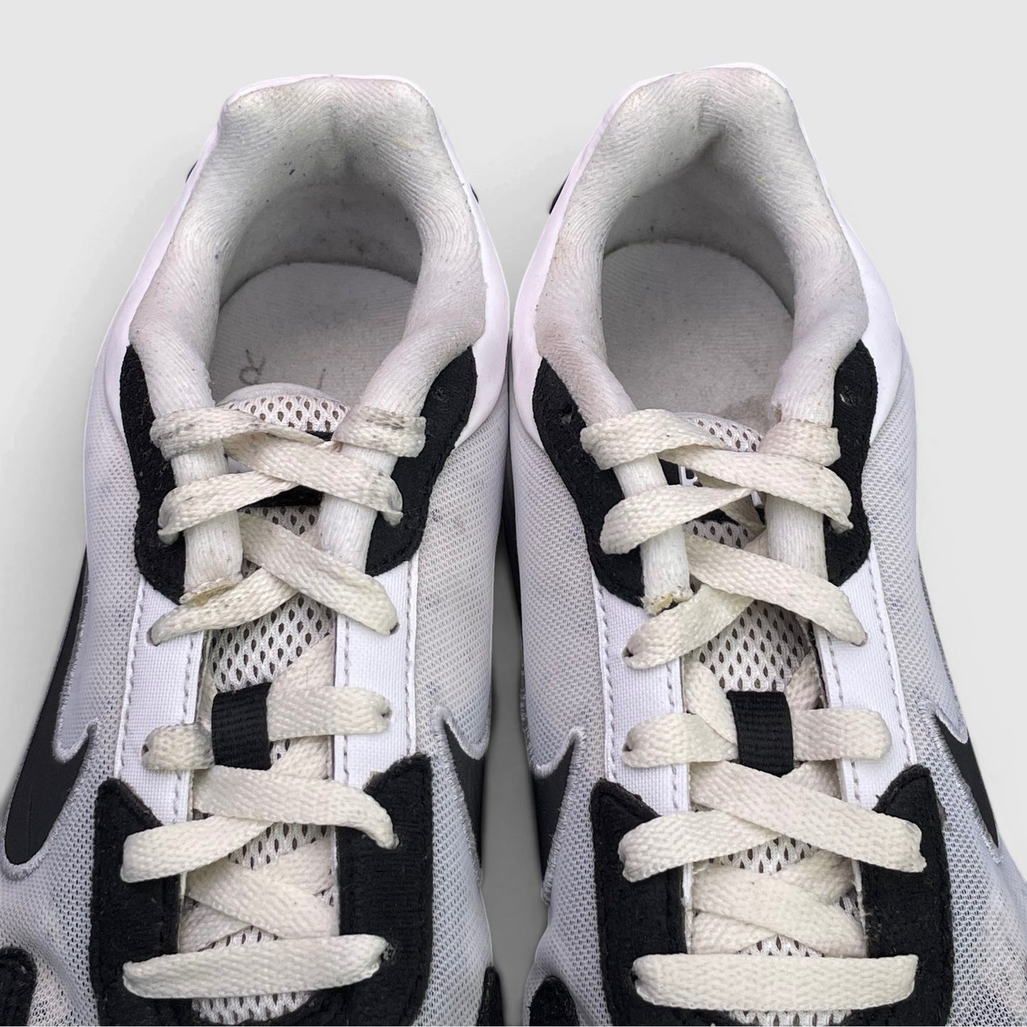 Nike Air Max Solo Panda — buty sportowe damskie w bardzo dobrym stanie rozmiar 40, wkładka