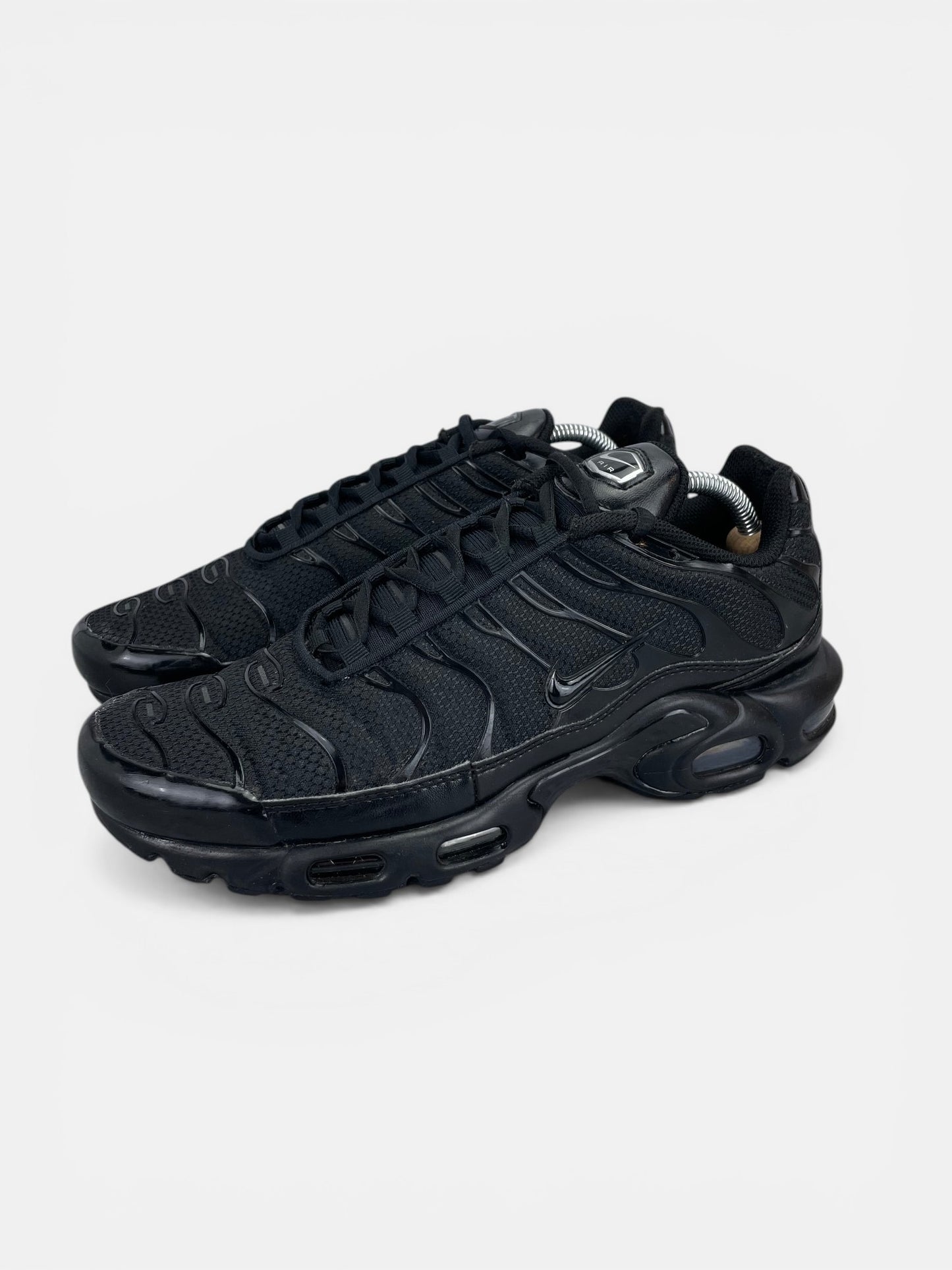 Nike Air Max Plus Triple Black - buty sportowe, widok z boku