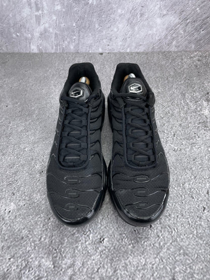 Nike Air Max Plus Triple Black - buty sportowe, widok z góry