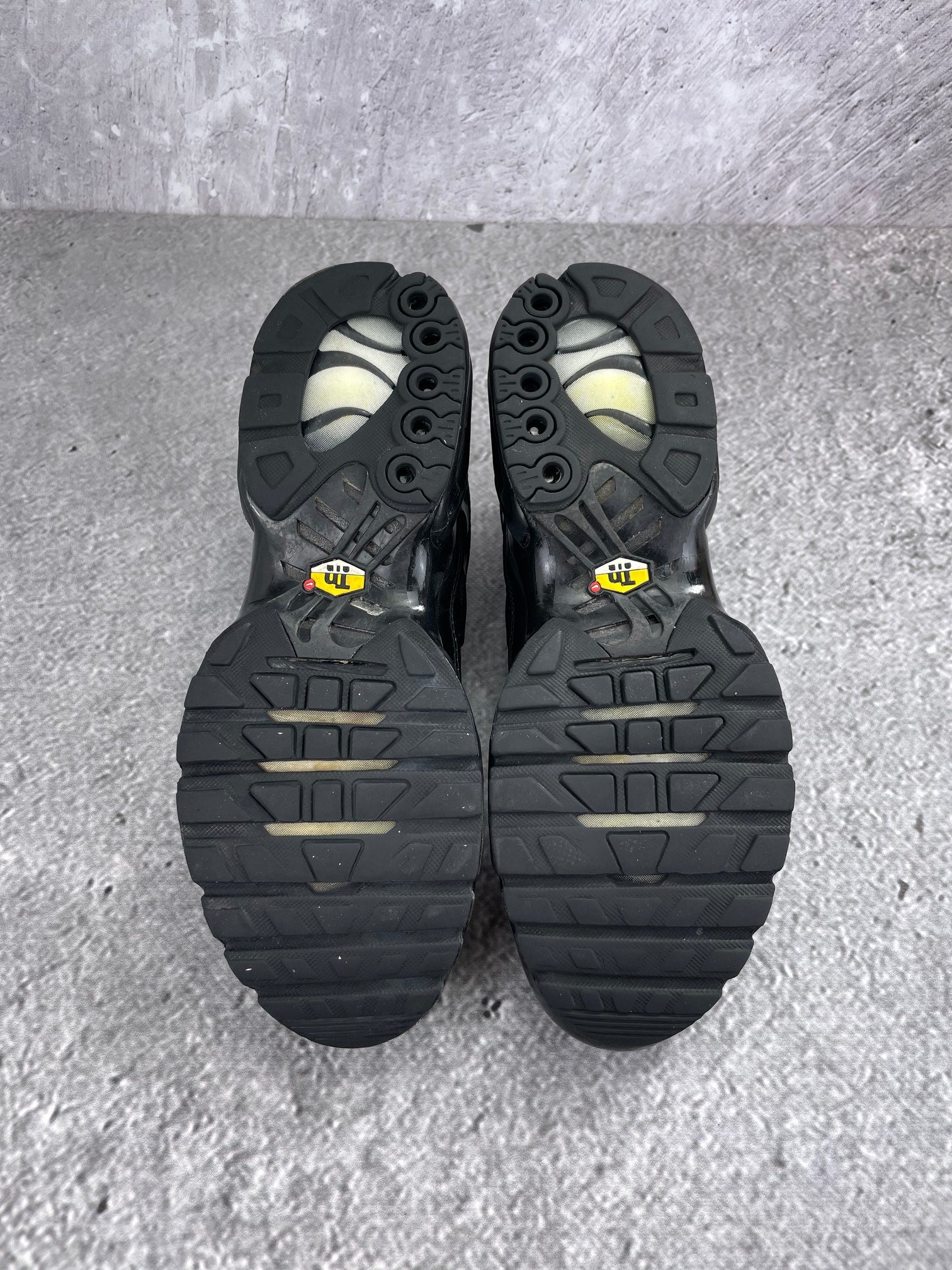 Nike Air Max Plus Triple Black - buty sportowe, podeszwa