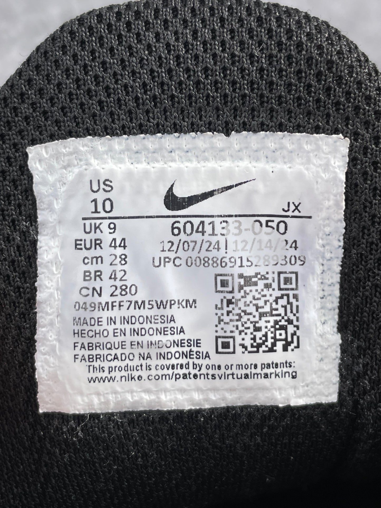 Nike Air Max Plus Triple Black - buty sportowe, metka