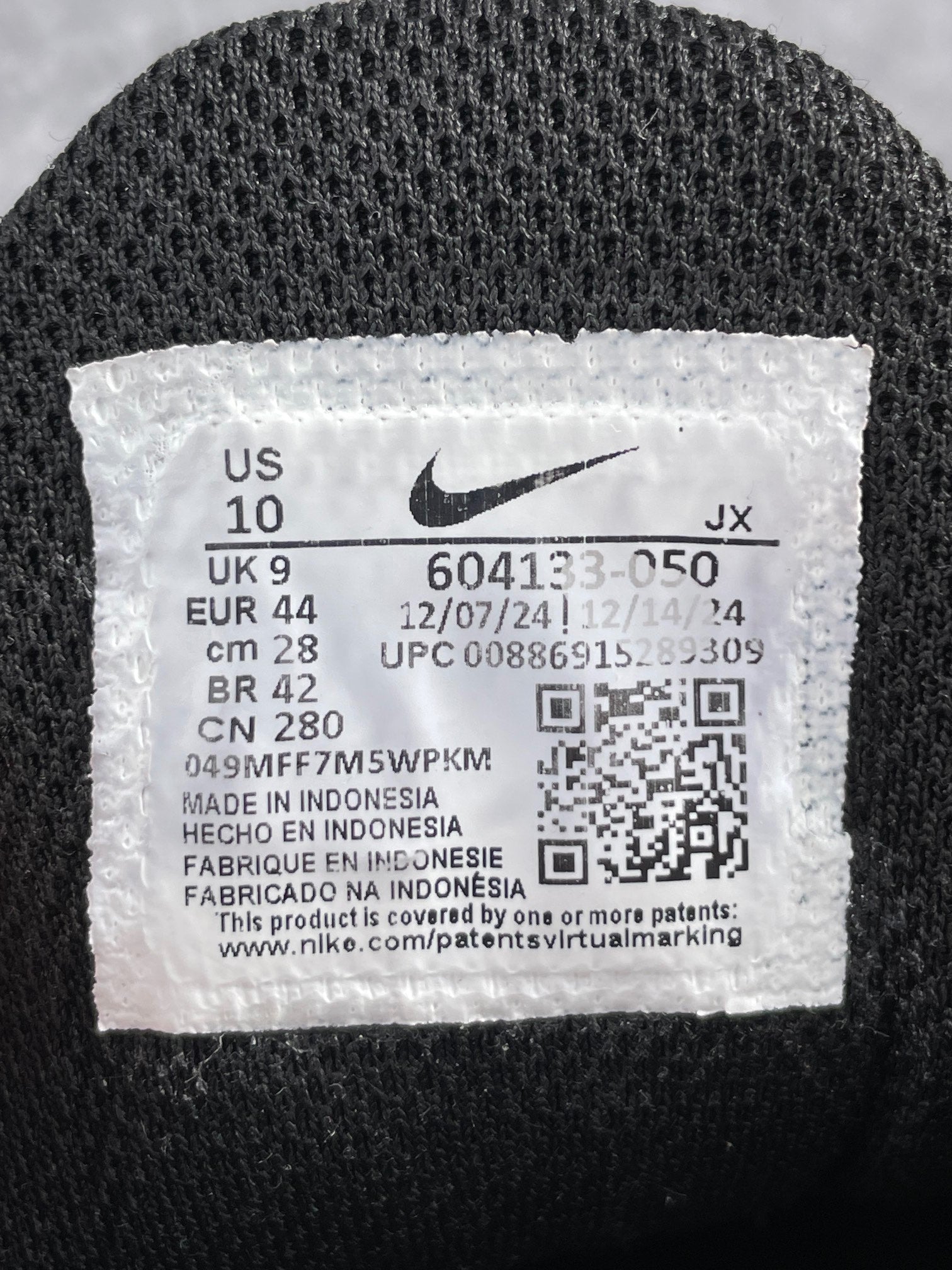 Nike Air Max Plus Triple Black - buty sportowe, metka