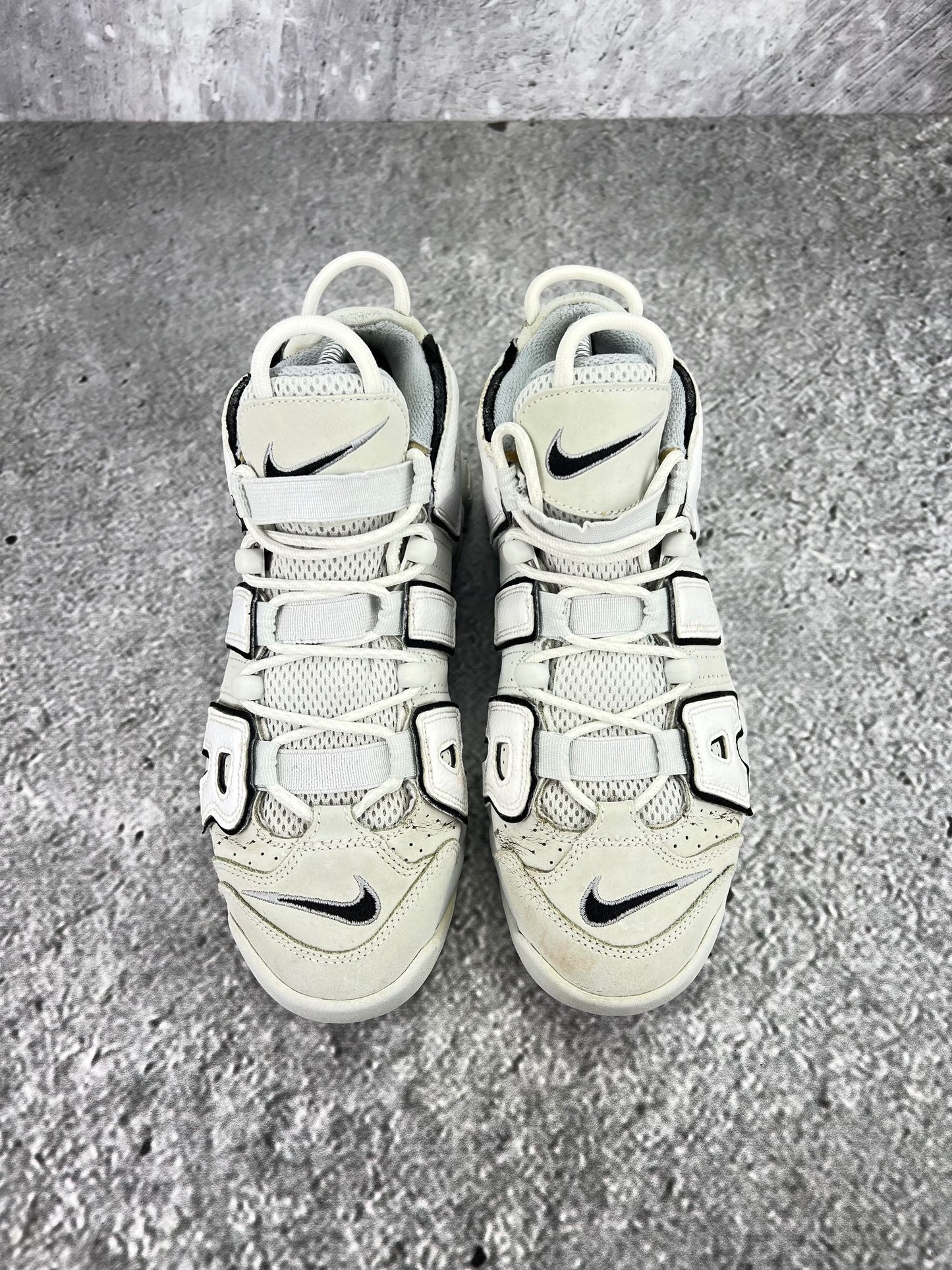 Nike Air More Uptempo Mid Photon Dust - buty sportowe, wewnętrzny panel prawego buta