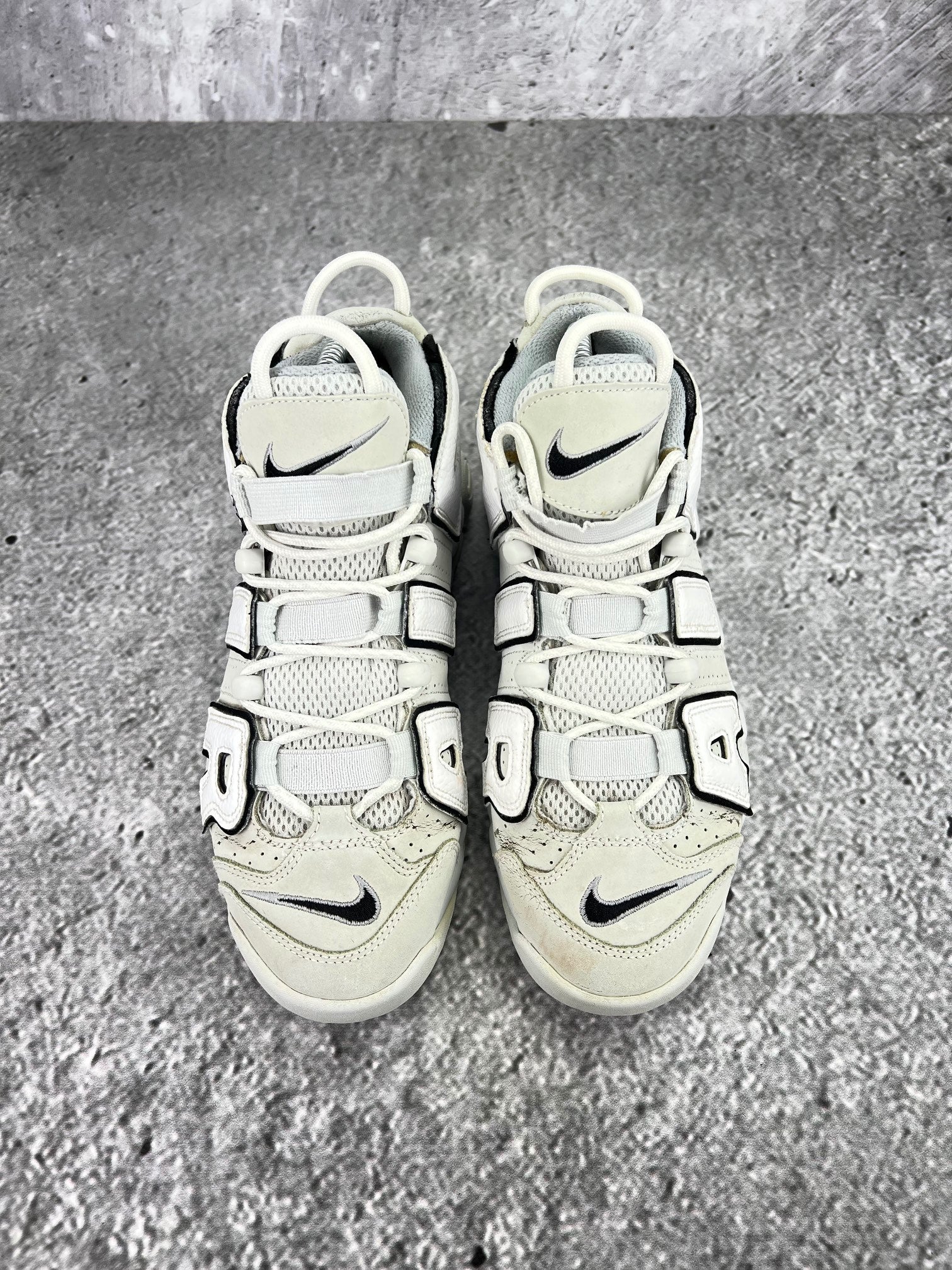 Nike Air More Uptempo Mid Photon Dust - buty sportowe, wewnętrzny panel prawego buta