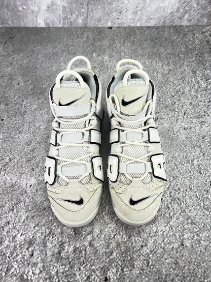 Nike Air More Uptempo Mid Photon Dust - buty sportowe, wewnętrzny panel prawego buta