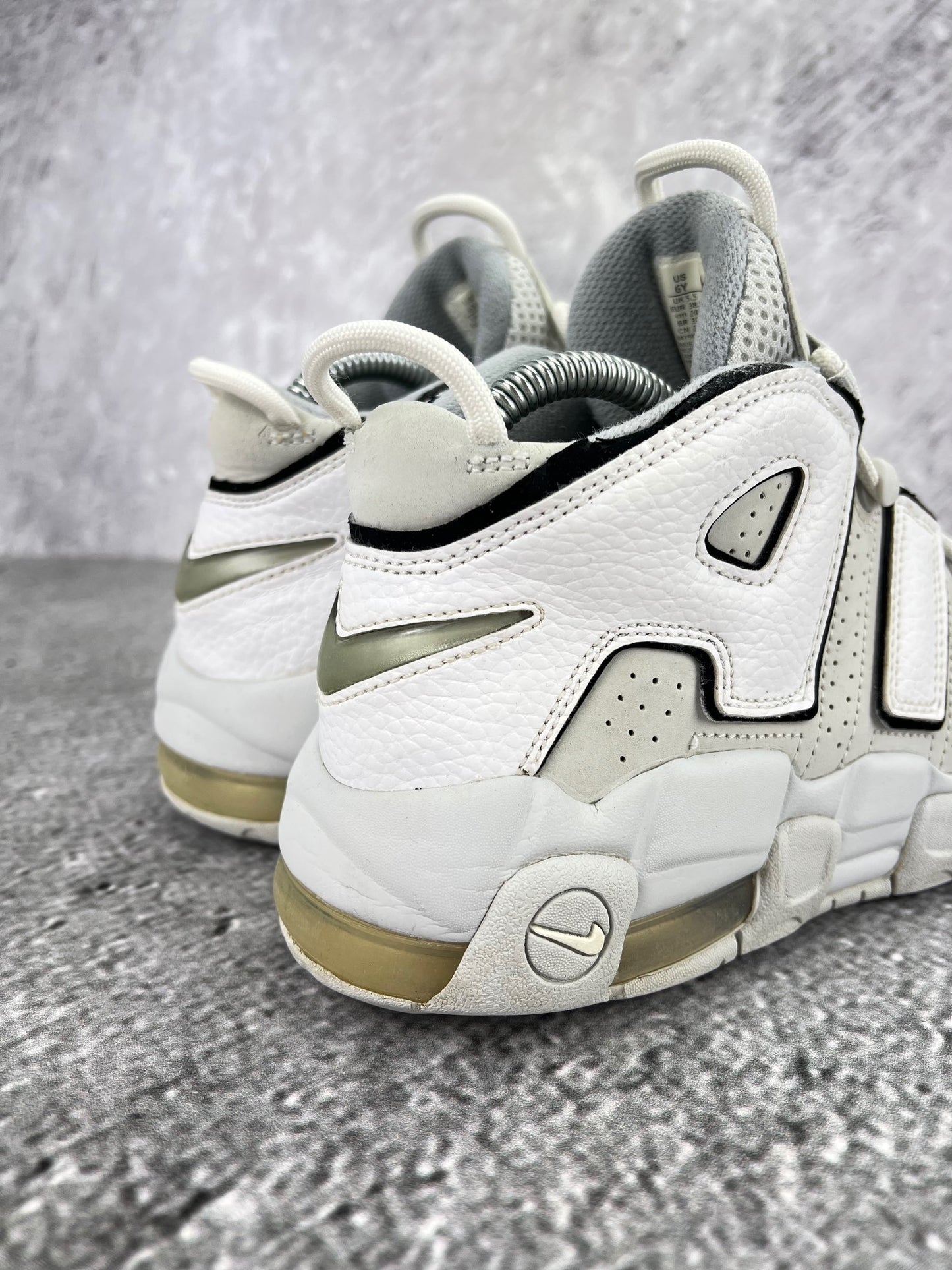 Nike Air More Uptempo Mid Photon Dust - buty sportowe, widok z góry