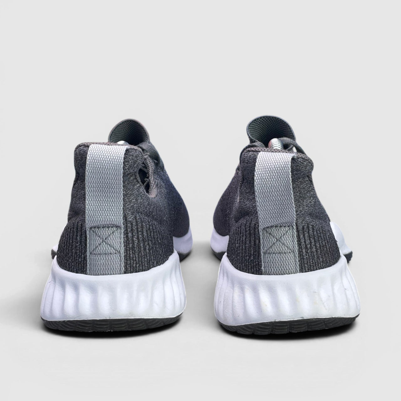 Adidas Solar LT Trainer — buty sportowe męskie w bardzo dobrym stanie rozmiar 41 1/3, widok z tyłu