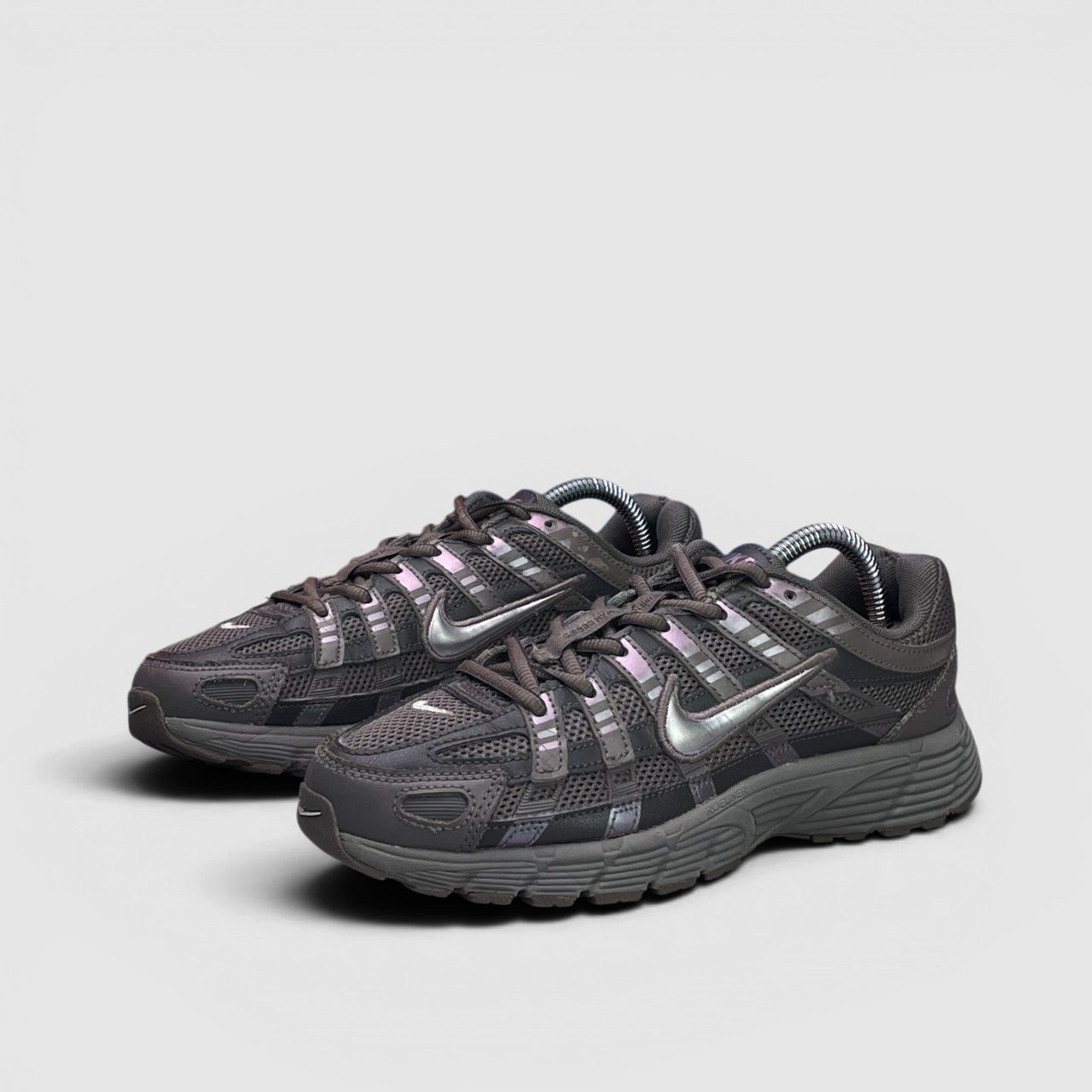 Nike P-6000 GS Cave Stone — buty sportowe damskie w bardzo dobrym stanie rozmiar 37.5, para butów