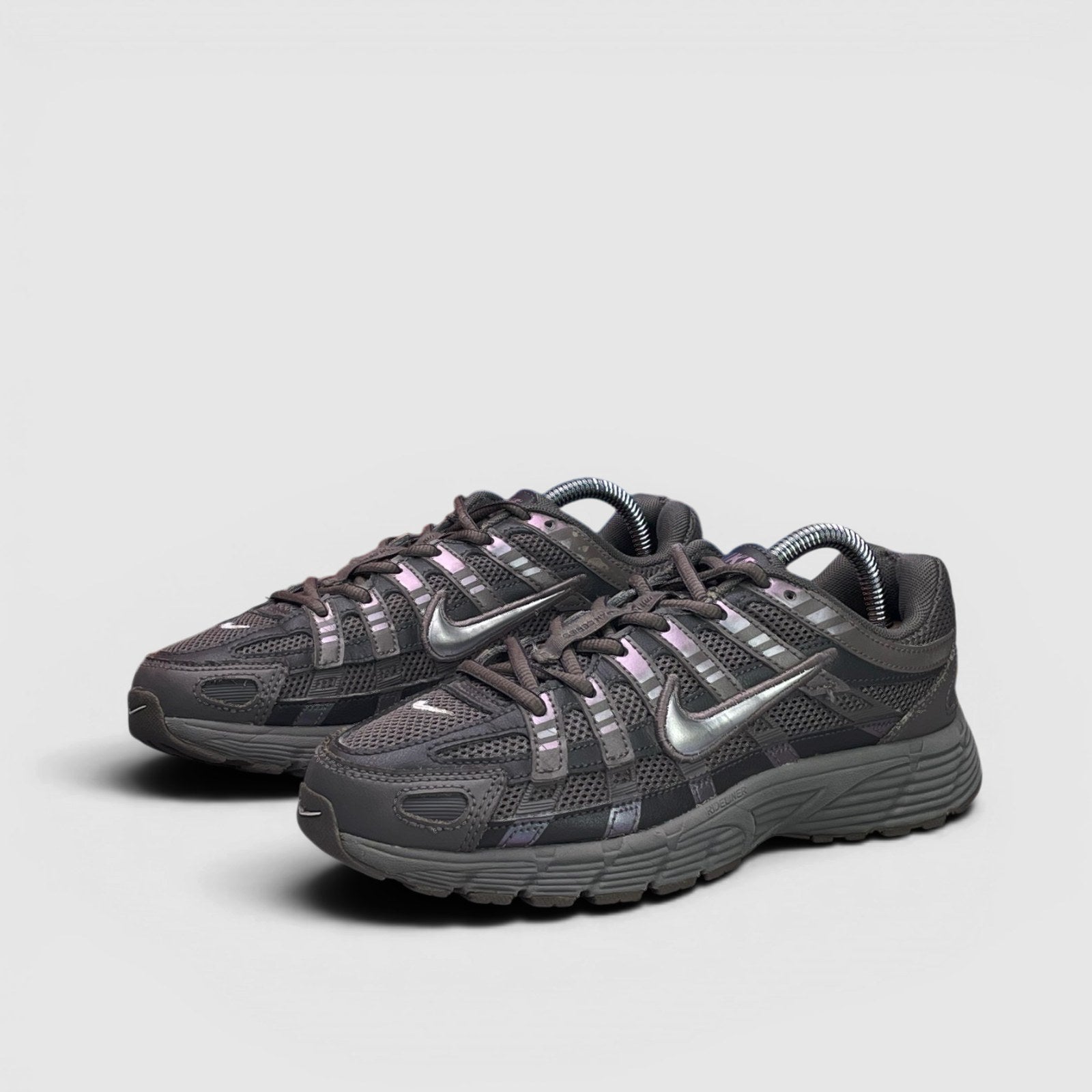Nike P-6000 GS Cave Stone — buty sportowe damskie w bardzo dobrym stanie rozmiar 37.5, para butów