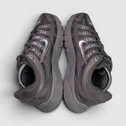 Nike P-6000 GS Cave Stone — buty sportowe damskie w bardzo dobrym stanie rozmiar 37.5, widok z góry