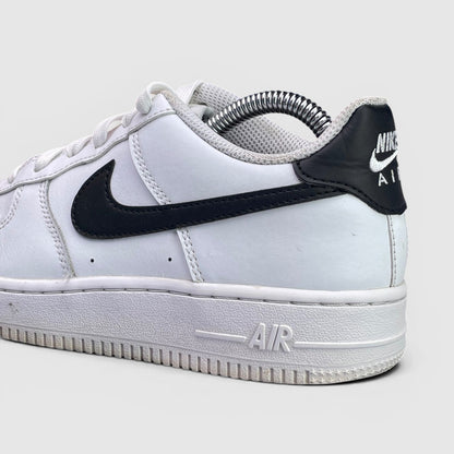 Nike Air Force 1 Low White Black — buty sportowe damskie w bardzo dobrym stanie rozmiar 36.5, detal
