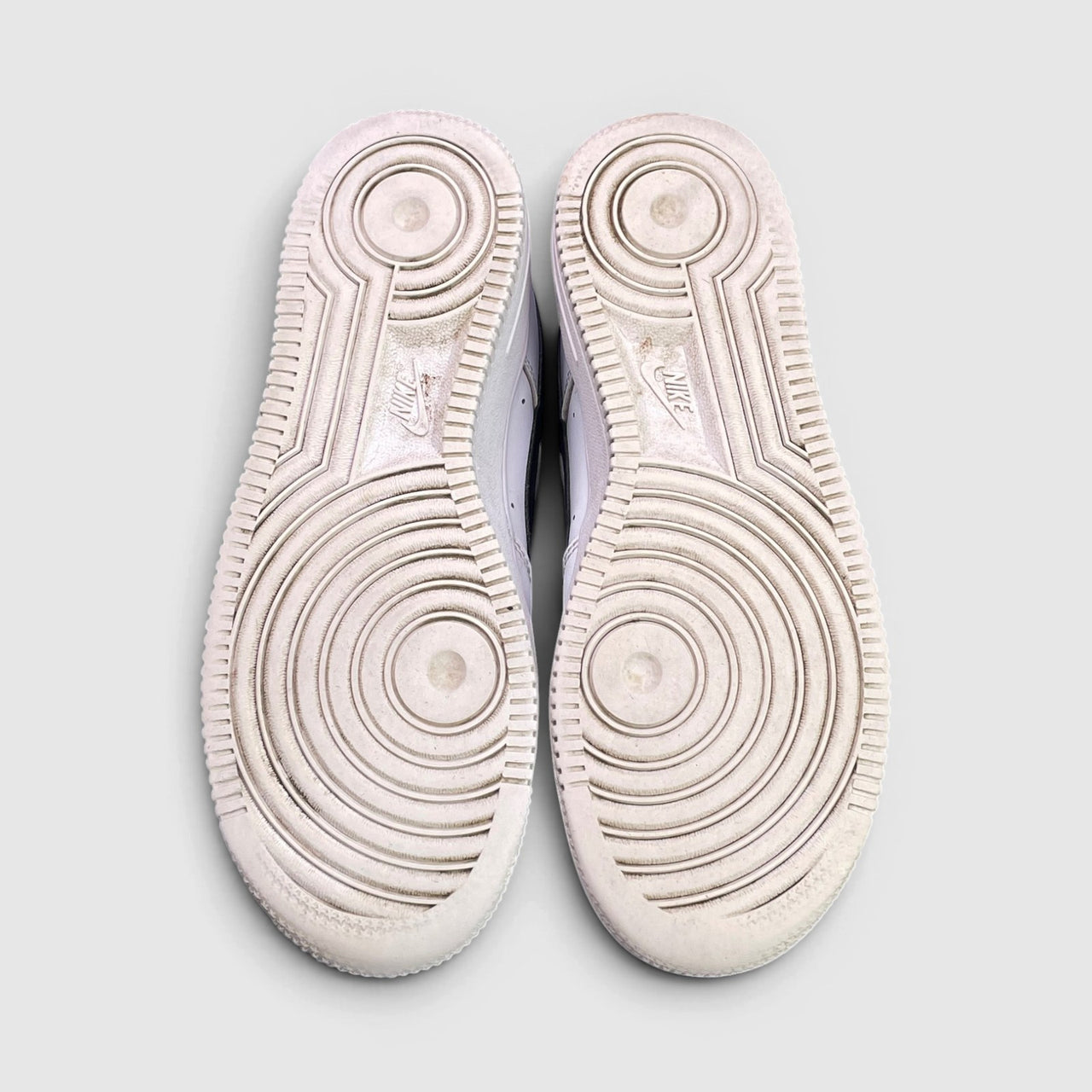 Nike Air Force 1 Low White Black — buty sportowe damskie w bardzo dobrym stanie rozmiar 36.5, podeszwa
