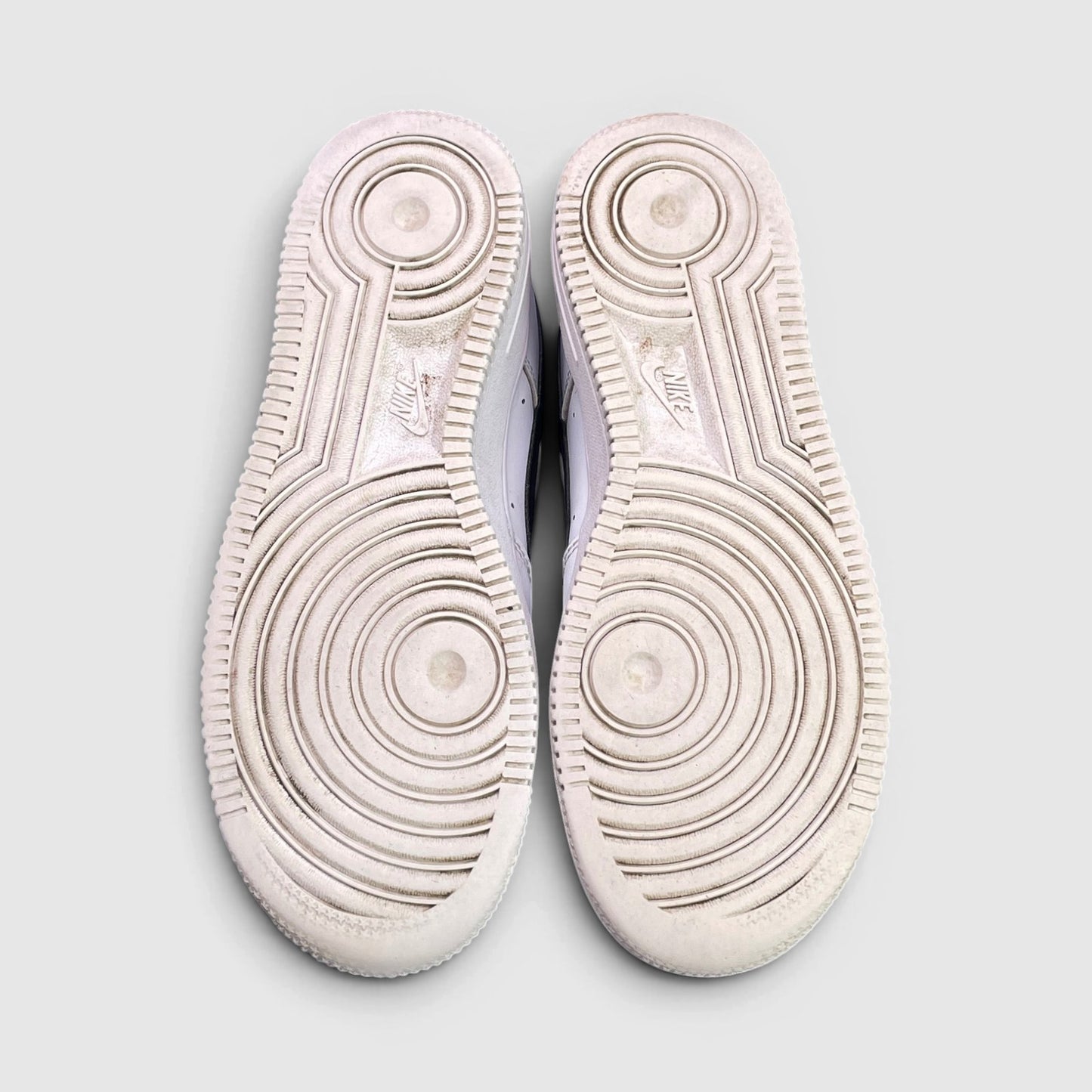 Nike Air Force 1 Low White Black — buty sportowe damskie w bardzo dobrym stanie rozmiar 36.5, podeszwa