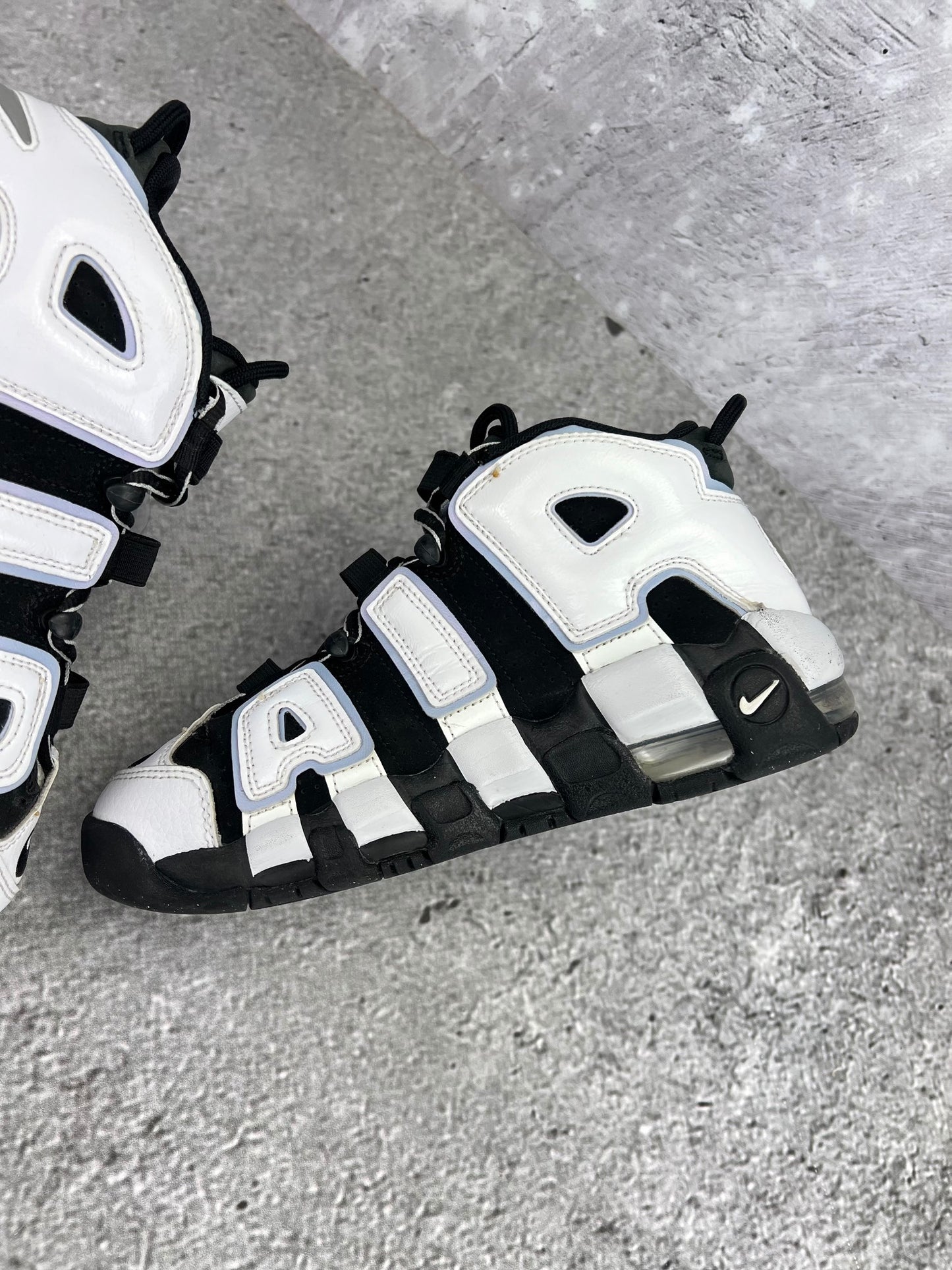 Nike Air More Uptempo GS Cobalt Bliss - buty sportowe, widok z góry na wewnętrzną stronę butów