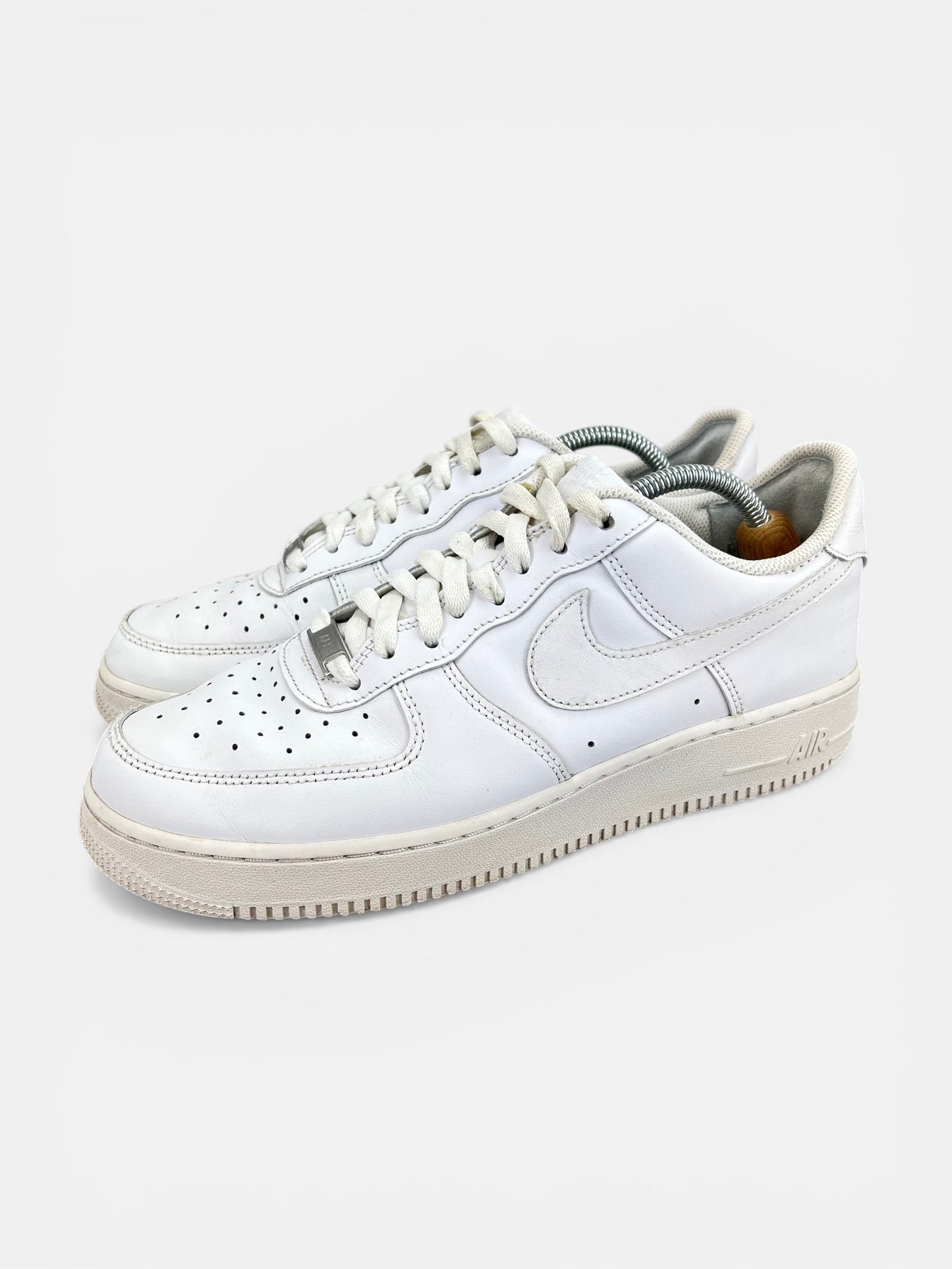 Nike Air Force 1 Low Triple White - buty sportowe, widok z boku