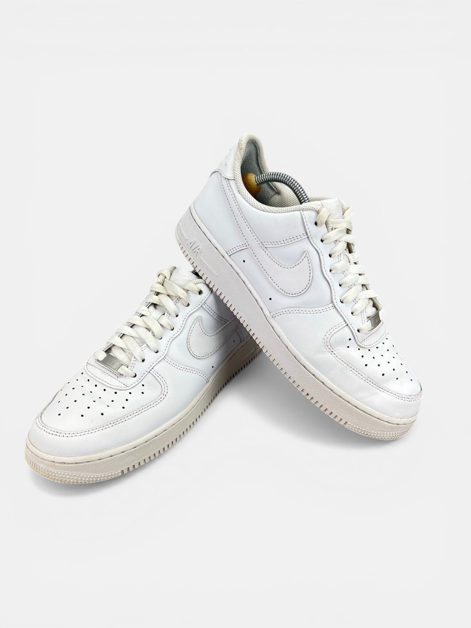 Nike Air Force 1 Low Triple White - buty sportowe, boczny profil