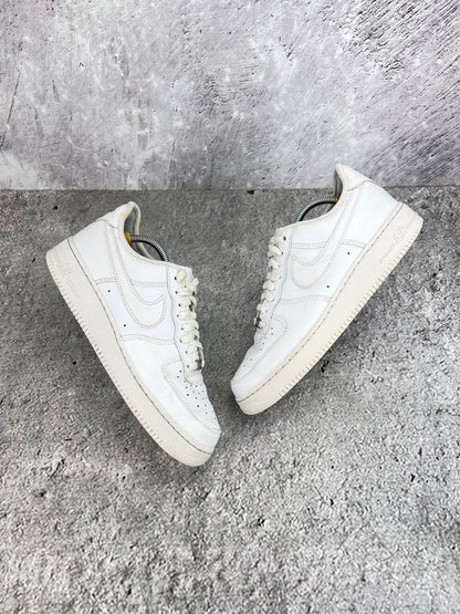 Nike Air Force 1 Low Triple White - buty sportowe, widok z góry na zewnętrzną stronę butów