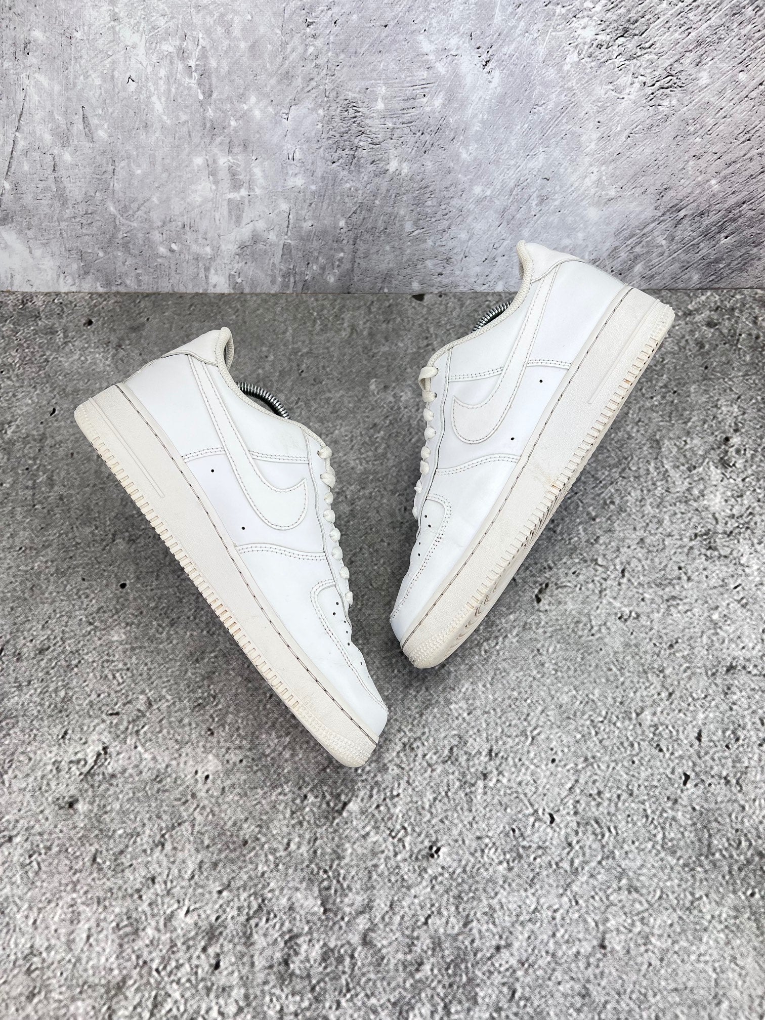 Nike Air Force 1 Low Triple White - buty sportowe, widok z góry na wewnętrzną stronę butów