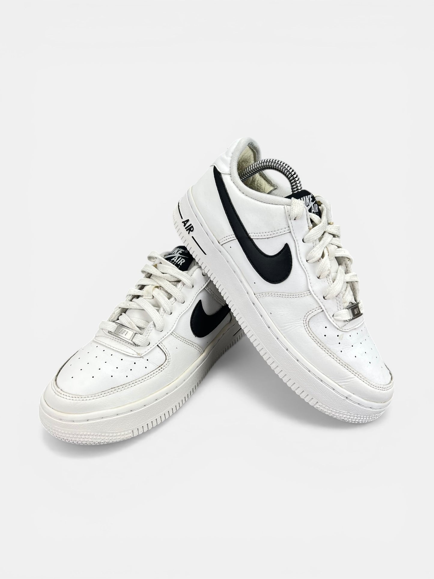 Nike Air Force 1 Low White Black - buty sportowe, boczny profil