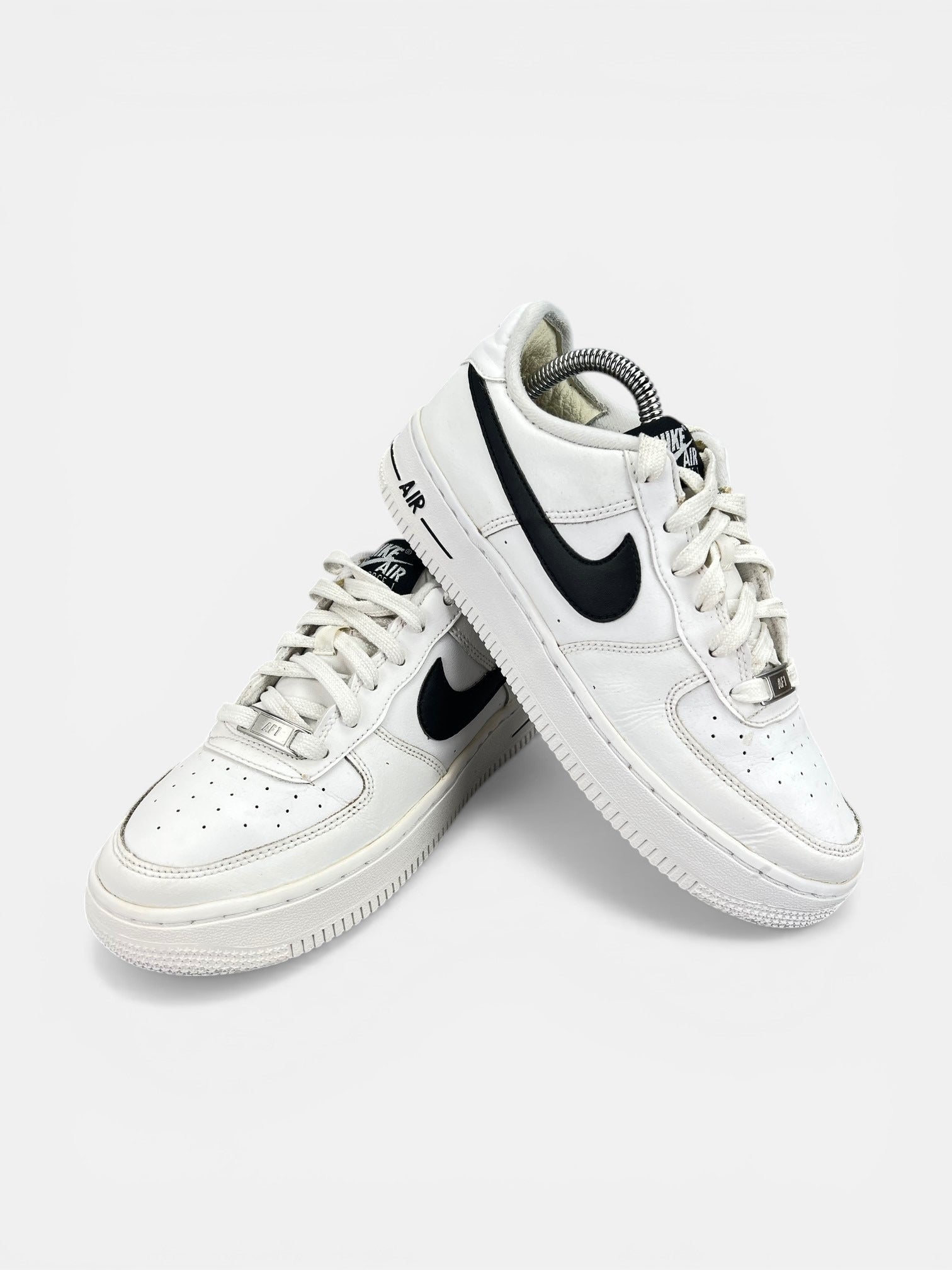 Nike Air Force 1 Low White Black - buty sportowe, boczny profil
