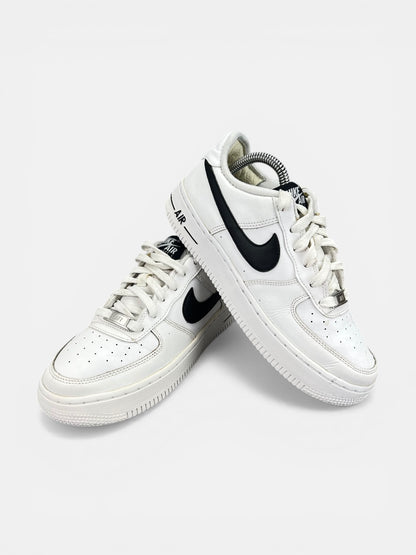 Nike Air Force 1 Low White Black - buty sportowe, boczny profil