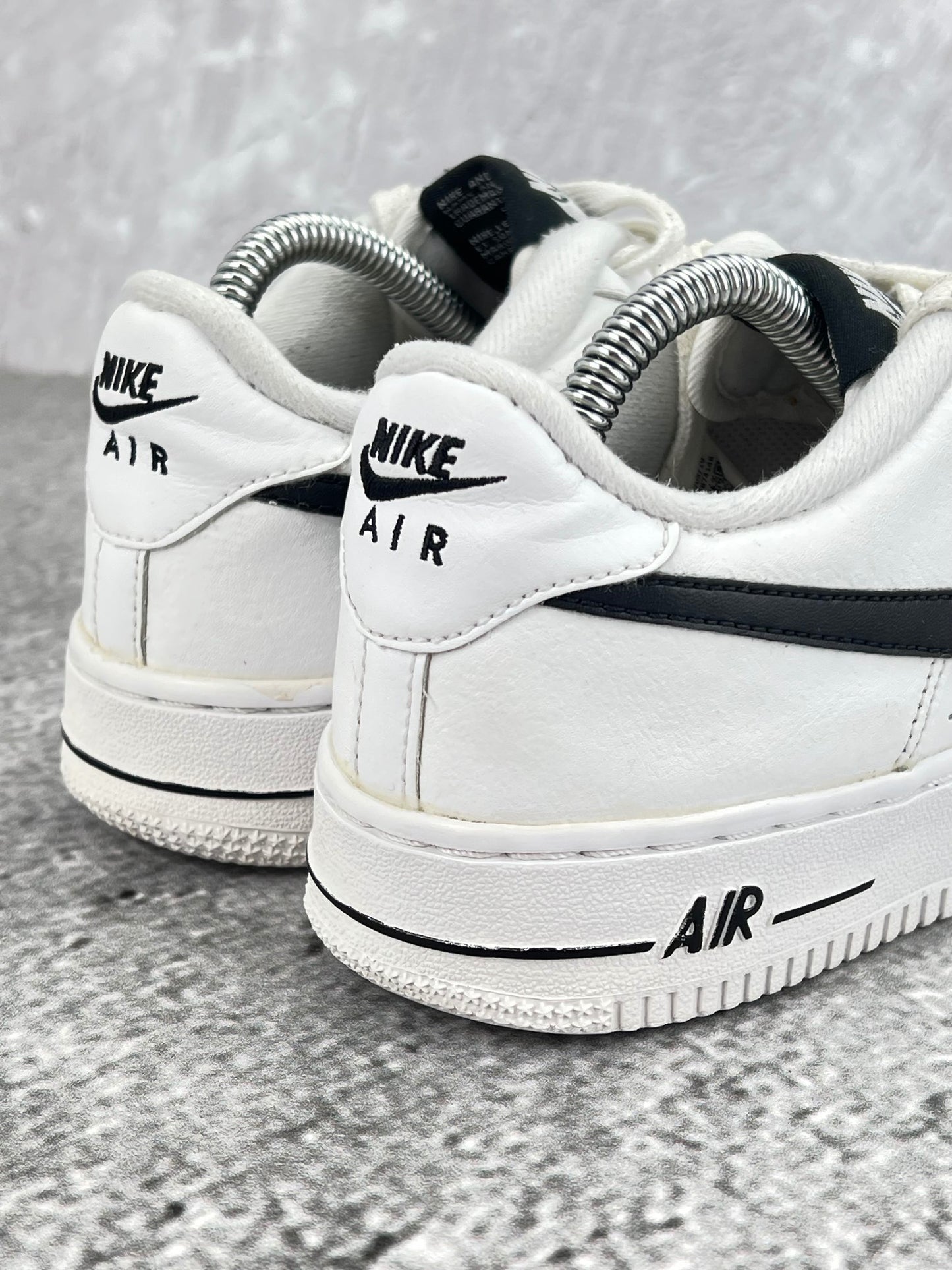 Nike Air Force 1 Low White Black - buty sportowe, widok z tyłu