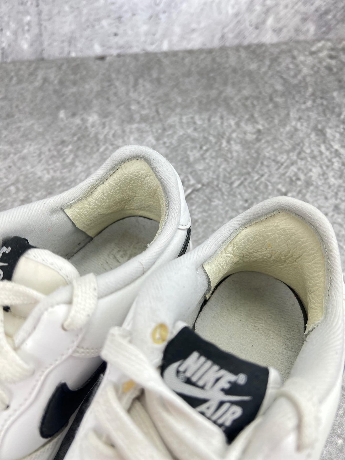 Nike Air Force 1 Low White Black - buty sportowe, zapiętki butów