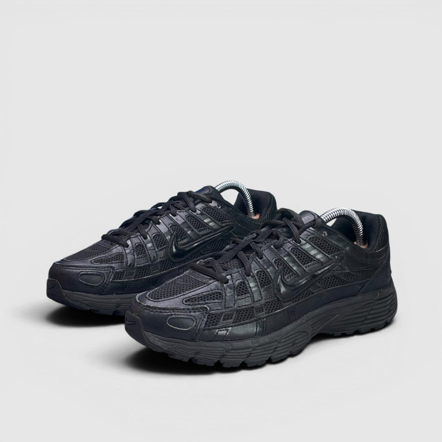 Nike P-6000 — buty sportowe damskie w bardzo dobrym stanie rozmiar 38.5, para butów