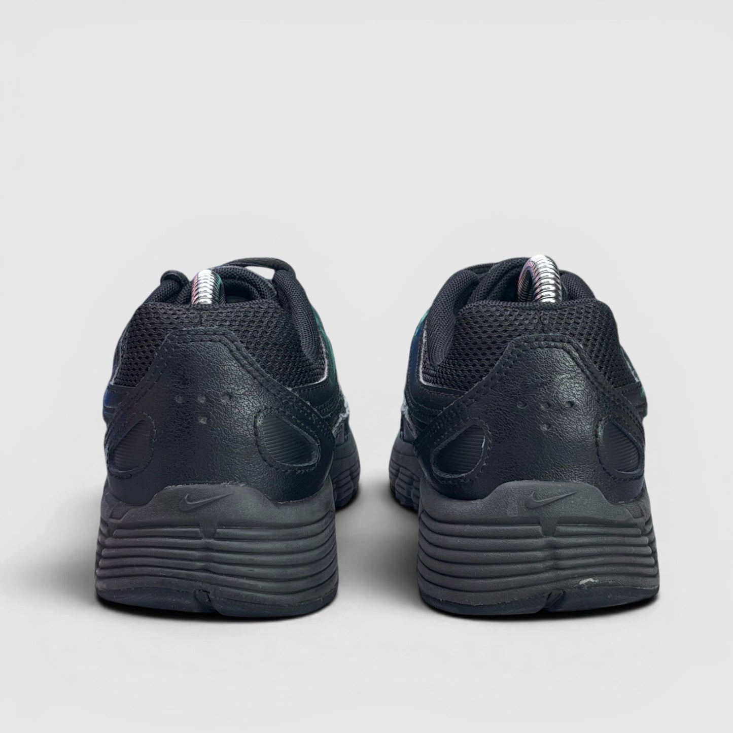 Nike P-6000 — buty sportowe damskie w bardzo dobrym stanie rozmiar 38.5, widok z tyłu
